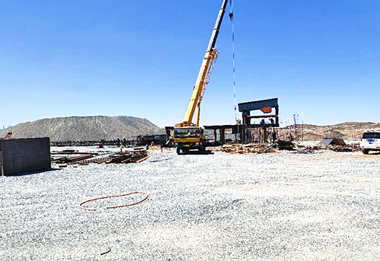 巴彥淖爾客戶(hù)正在安裝雙1400圓錐機(jī)